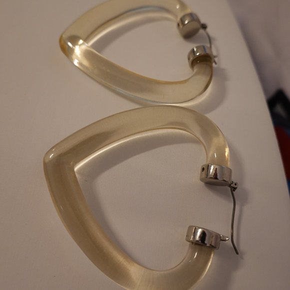 Vintage 1980's Clear Lucite Heart Shaped Hoop Earrings (VGUC) - Picture 4 of 6